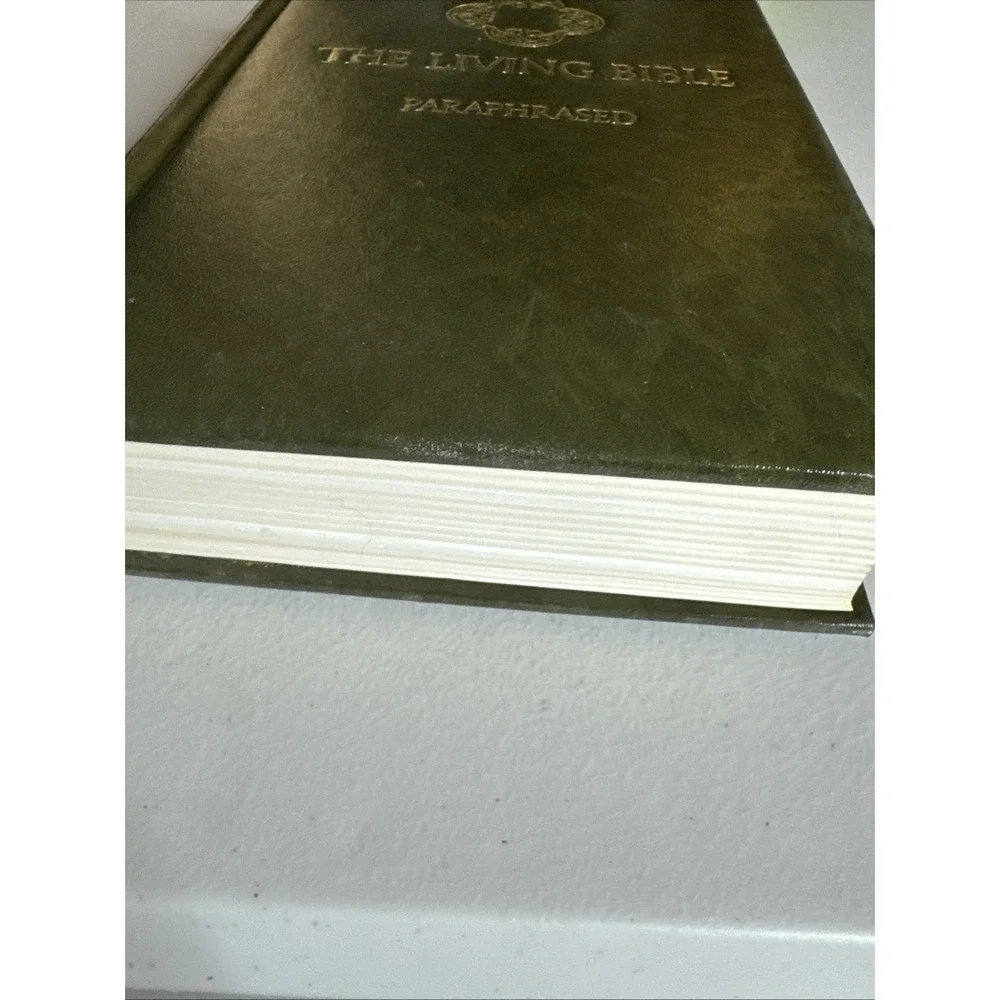 The Living Bible Paraphrased Tyndale Hardcover EUC